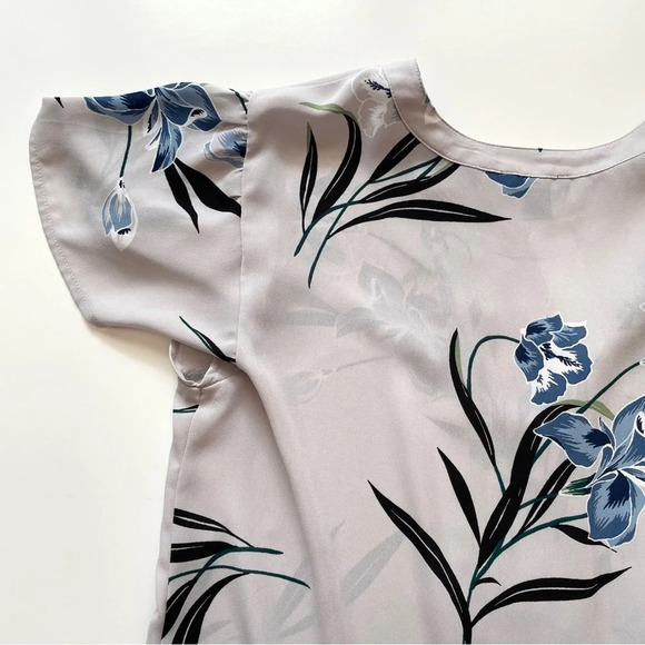 Ann Taylor Factory Floral Short-Sleeve Flowy Blouse Size XS - Picture 9 of 11